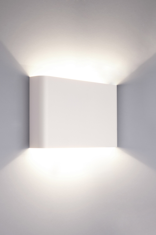 Nowość! Kolekcja HAGA marki Nowodvorski Lighting – minimalizm w parze z designem , Nowodvorski - Oświetlenie w postaci kinkietów cenione jest ze względu na ich subtelność oraz funkcjonalność. Marka Nowodvorski Lighting stworzyła wyjątkową kolekcję, którą docenią nie tylko miłośnicy minimalizmu, ale również nowoczesnych rozwiązań.