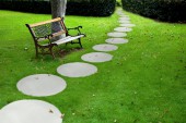 Koło Trawertyn z kolekcji Libet Completto – nowy wymiar ścieżek ogrodowych